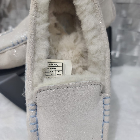 UGG I do Moccasins US 6 EUR 37 - Picture 7 of 9